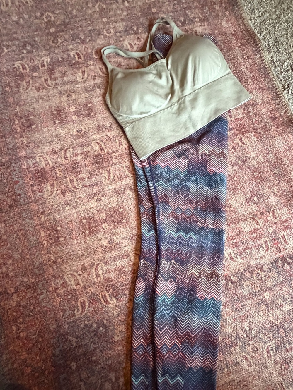 Women’s set! Beige/green Sports Bra with Fabletics Leggings. Best for size 4-6